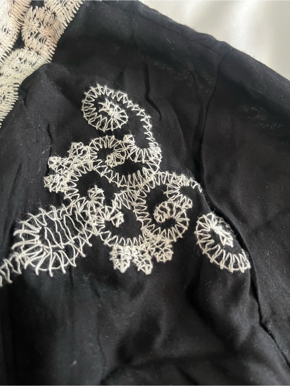 Solitaire Black and Cream Embroidered Lace Kimono - Picture 5 of 12